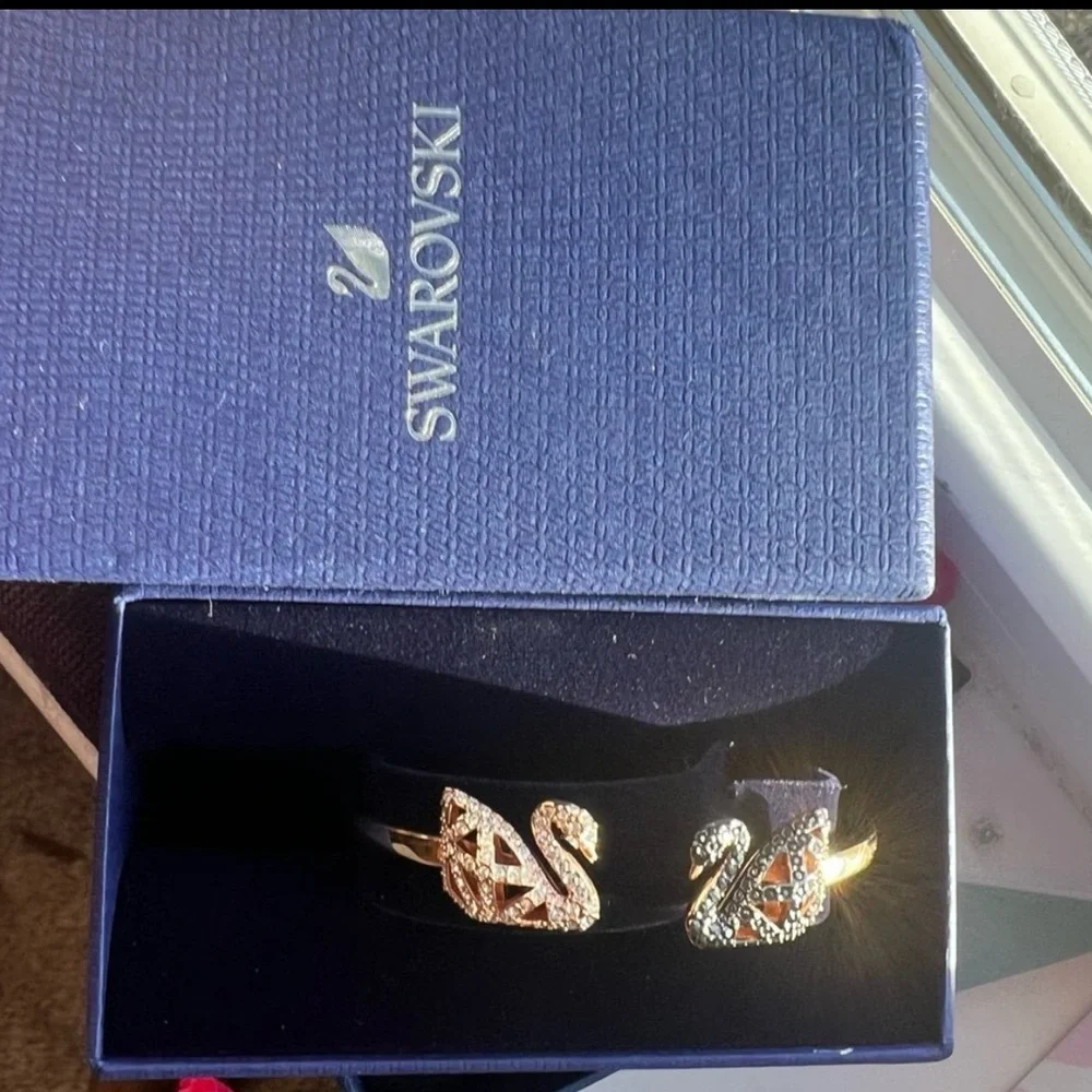Rare find swarovski Facet Swan Bangle Bracelet Multi Color, Size medium -like ne